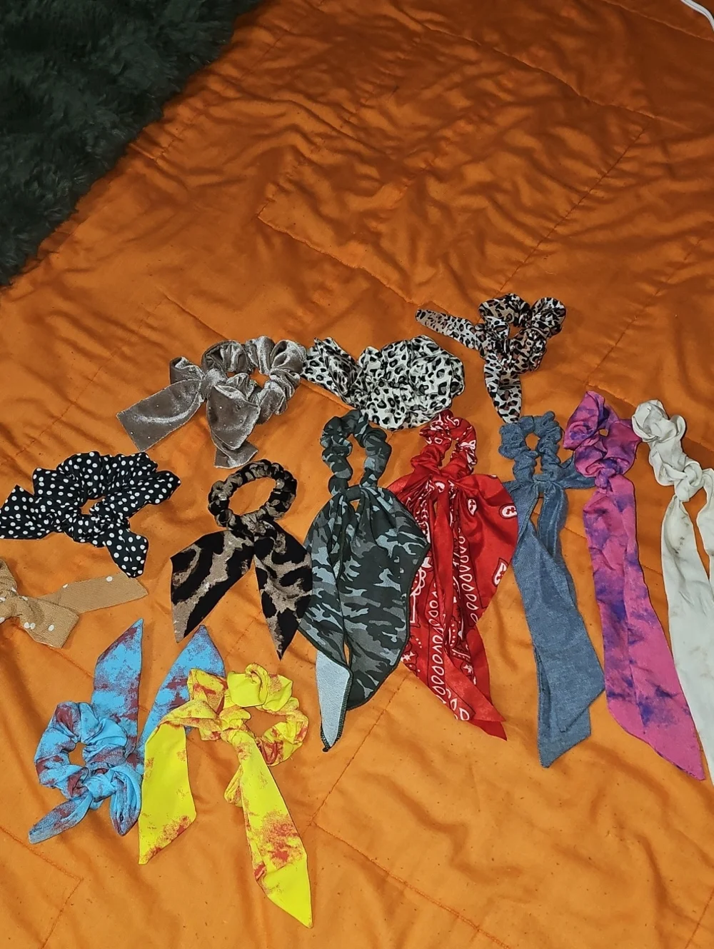 Large Lot Of Bow Scrunchies!! 13 Piece Lot!!